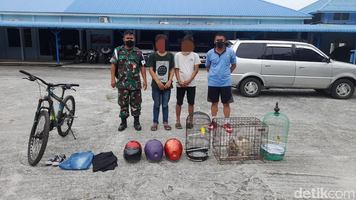 Dua remaja ditangkap karena nekat mencuri di komplek perumahan TNI AU di Medan.