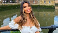 Ekin-Su Cülcüloğlu merupakan aktris, penyanyi, model, dan influencer asal Turki. (Foto: dok. Instagram @ekinsuofficial)  