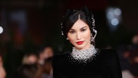 Gemma Chan merupakan artis berdarah Asia yang lahir di London. Di sana juga ia memulai karier di Drama Centre London. Foto: Mike Marsland/WireImage/Mike Marsland