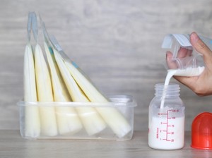 Heboh Ibu-ibu di Inggris Jual ASI Buat Pria Berotot Gemar Fitness