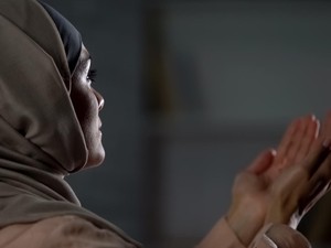 Niat Mandi Nifas Setelah Melahirkan: Bacaan Arab, Latin, Arti, dan Tata Caranya