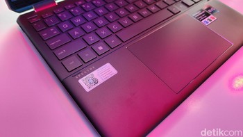 Fitur unggulan laptop ini adalah webcam pintar 5 MP. HP Spectre x360 dilepas dengan harga mulai dari Rp 26,999 juta di Indonesia. Foto: Virgina Maulita Putri/detikINET