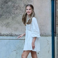 Putri Leonor pun kerap disorot karena penampilannya yang cantik, stylish, dan elegan. Foto: Getty Images/Carlos Alvarez