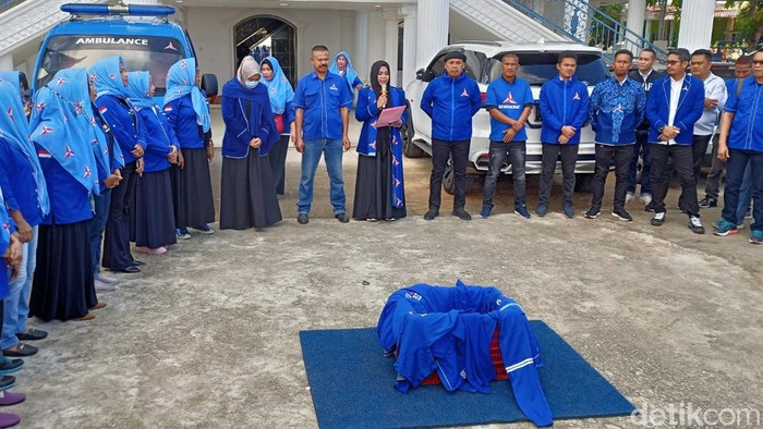 Ketua dan pengurus DPD Demokrat Kepri menyatakan mengurkan diri dari kepengurusan dan anggota partai.