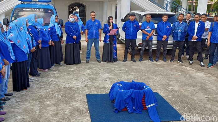 Ketua dan pengurus DPD Demokrat Kepri menyatakan mengurkan diri dari kepengurusan dan anggota partai.