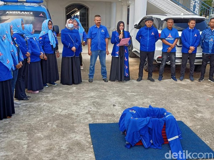 Ketua dan pengurus DPD Demokrat Kepri menyatakan mengurkan diri dari kepengurusan dan anggota partai.