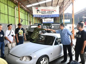 Bamsoet Cek Progres Modifikasi Mazda MX-5 Kuning Golkar Uya Kuya