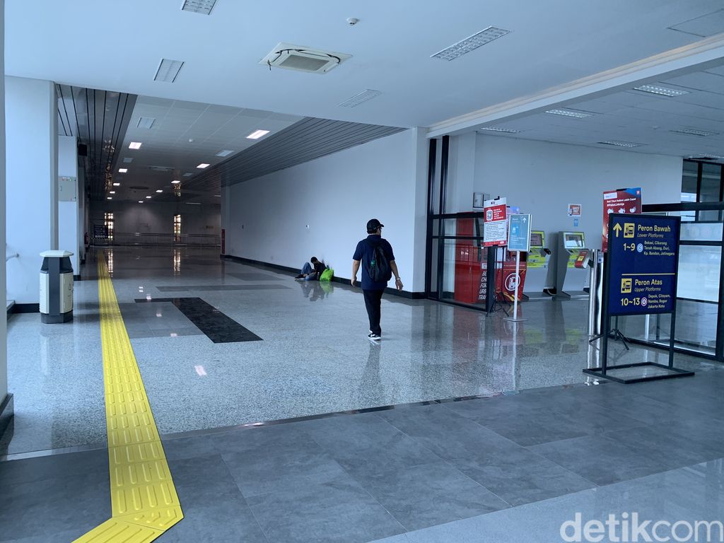 Kondisi Stasiun Manggarai, 2 Agustus 2022, tak nampak lagi tanda-tanda kebocoran atap. (Mulia Budi/detikcom)