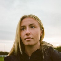 Seperti banyak pemain bola, ia menekuni profesi ini sejak kecil. Leah masuk klub sejak usia enam tahun. Ia kemudian bergabung dengan Arsenal sejak 2006 dan debut pada 2014. Sejauh ini, Leah sudah berlaga dalam 124 pertandingan dan mencetak tujuh gol.Foto: Instagram @leahwilliamsonn