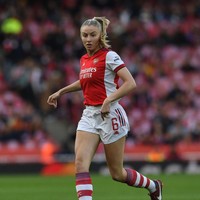 Leah Williamson sukses membawa timnya memenangkan Piala Eropa Wanita 2022 yang digelar beberapa waktu lalu. Sosok wanita itu pun jadi sorotan dan disebut akan jadi David Beckham selanjutnya.Foto: Instagram @leahwilliamsonn