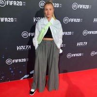 Tak hanya terkait olahraga, ia bahkan juga dikontrak oleh Gucci. Karena itu, ia disebut sebagai David Beckham versi wanita.Foto: Instagram @leahwilliamsonn