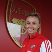 Leah bersama timnya yang dijuluki Lionesse merebut kembali gelar juara Piala Eropa Wanita setelah absen 56 tahun. Bangga dan terharu dengan kerja keras mereka, ia mengaku sampai menangis. Aku tidak bisa berhenti menangis. Kami bicara dan bicara bahwa akhirnya kami berhasil. Itu adalah momen paling membanggakan dalam hidupku, ujarya dilansir The Sun.Foto: Instagram @leahwilliamsonn