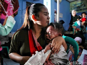 Peran Orang Tua Penting untuk Penuhi Hak Imunisasi Lengkap Bagi Anak