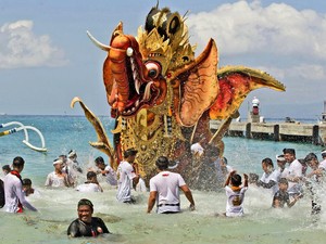 7 Upacara Adat di Indonesia Beserta Tujuannya yang Wajib Kamu Ketahui
