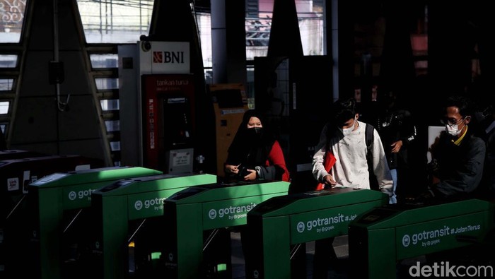 Mengenal Stasiun Citayam, Tempat Bonge Cs Memulai Langkah Stasiun Citayam jadi pembicaraan berkat aksi Bonge Cs di Citayam Fashion Week. Dari Stasiun Citayam inilah, Bonge memulai perjalanan ke Dukuh Atas Jakarta.