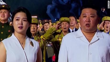 Momen istri Kim Jong-Un, Ri Sol-Ju, menangis saat menghadiri peringatan 69 tahun gencatan senjata Perang Korea.