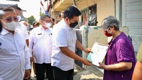 Dengan turun langsung ke lapangan, Menteri ATR/Kepala BPN juga melihat situasi dengan nyata bahwa masyarakat sangat membutuhkan sertifikat tanah bagi kepastian hukum hak atas tanahnya.