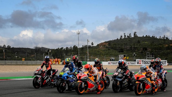 Riders warms up ahead of the MotoGP Portuguese Grand Prix at the Algarve International Circuit in Portimao on April 24, 2022. (Photo by PATRICIA DE MELO MOREIRA / AFP) (Photo by PATRICIA DE MELO MOREIRA/AFP via Getty Images)