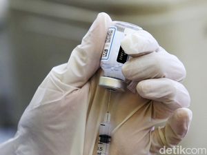 Kasus COVID-19 RI Landai, Mungkinkah Kemenkes Tak Lagi Wajibkan Vaksin?