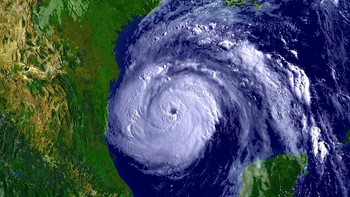 Teluk Meksiko juga pernah diterjang Badai Emily yang tertangkap lensa satelit.