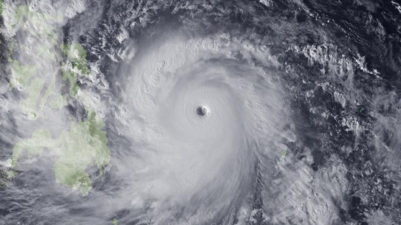 Citra satelit merupakan fotografi yang diambil oleh satelit untuk mengamati bumi dari atas. Salah satu yang diamati yakni jepretan badai dahsyat yang menerjang bumi.