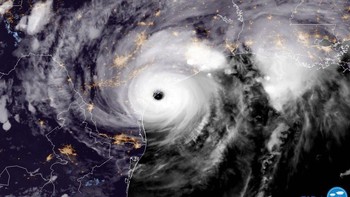 Terkahir ada Badai Harvey yang tengah menerjang Texas, Amerika Serikat.