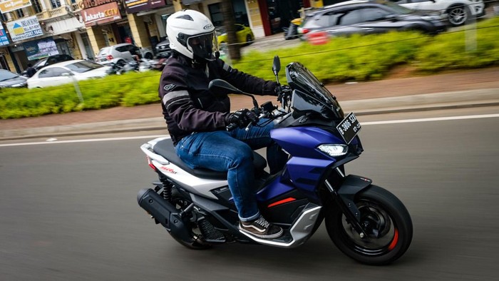 Ototest Aprilia SR-GT 200