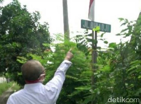 Papan nama gang atau Jalan Binadji di Brebes
