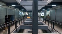 Berdasarkan pantauan pukul 15.00 WIB, suasana Pasar Ciputat tidak begitu ramai. Masih banyak kios yang belum diisi. 