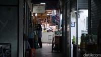 Revitalisasi tersebut dilakukan Pemkot Tangsel karena menilai kondisi pasar Ciputat saat itu sudah tidak layak digunakan sebagai tempat transaksi jual beli. 