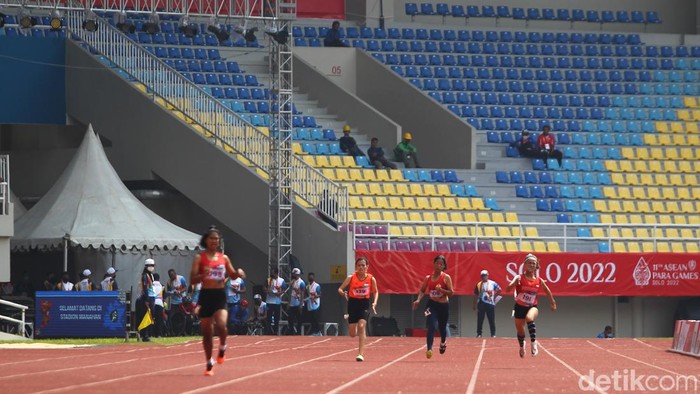 Pelari Indonesia Insan Nurhaida (191) meraih medali perak nomor 200 meter putri T36-37 ASEAN Para Games 2022 di Stadion Manahan, Solo, Selasa (2/8/2022). Pelari Indonesia Insan Nurhaida (191) meraih medali perak nomor 200 meter putri T36-37 ASEAN Para Games 2022 di Stadion Manahan, Solo, Selasa (2/8/2022).