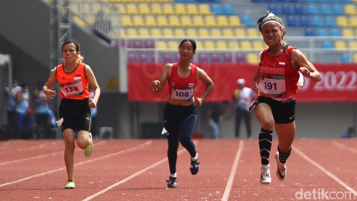 Pelari Indonesia Insan Nurhaida (191) meraih medali perak nomor 200 meter putri T36-37 ASEAN Para Games 2022 di Stadion Manahan, Solo, Selasa (2/8/2022). Pelari Indonesia Insan Nurhaida (191) meraih medali perak nomor 200 meter putri T36-37 ASEAN Para Games 2022 di Stadion Manahan, Solo, Selasa (2/8/2022).