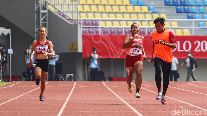 Pelari Indonesia Ni Made Arianti kembali mempersembahkan medali emas ASEAN Para Games saat turun nomor 200 meter putri T12-T13, Selasa (2/8/2022). Pelari Indonesia Ni Made Arianti kembali mempersembahkan medali emas ASEAN Para Games saat turun nomor 200 meter putri T12-T13, Selasa (2/8/2022).