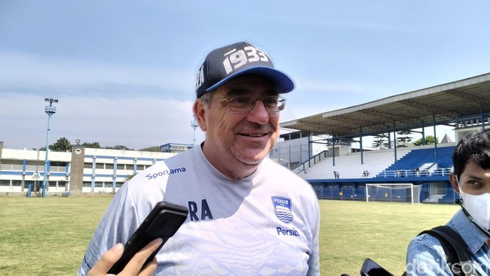 Pelatih Persib Robert Alberts.