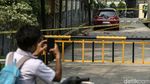 Penampakan Mobil Tertimpa Bangunan di GOR Mampang Prapatan