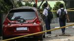 Penampakan Mobil Tertimpa Bangunan di GOR Mampang Prapatan