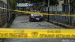 Penampakan Mobil Tertimpa Bangunan di GOR Mampang Prapatan
