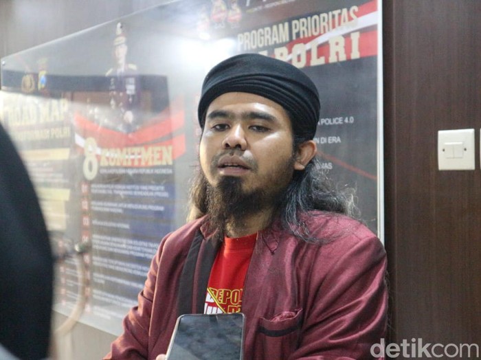 Pengasuh Padepokan Nur Dzat Sejati Gus Samsudin Jadab