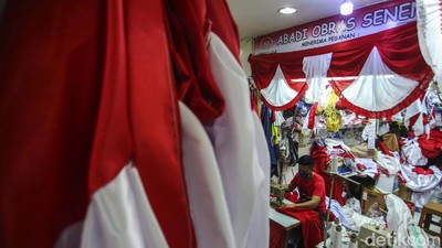 Melihat Kesibukan Para Penjahit Bendera yang Mulai Kebanjiran Order