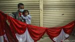 Melihat Kesibukan Para Penjahit Bendera yang Mulai Kebanjiran Order