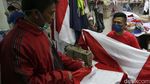 Melihat Kesibukan Para Penjahit Bendera yang Mulai Kebanjiran Order