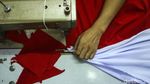 Melihat Kesibukan Para Penjahit Bendera yang Mulai Kebanjiran Order