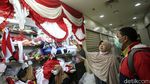 Melihat Kesibukan Para Penjahit Bendera yang Mulai Kebanjiran Order