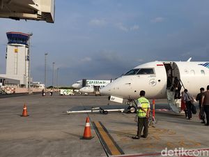 Kenapa Naik Pesawat Selalu dari Sisi Kiri? Mantan Pilot Ungkap Alasannya