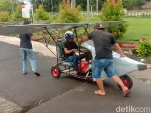 Tangan Kreatif Petani Enrekang Rakit Pesawat Terbang dari Mesin Motor Bekas