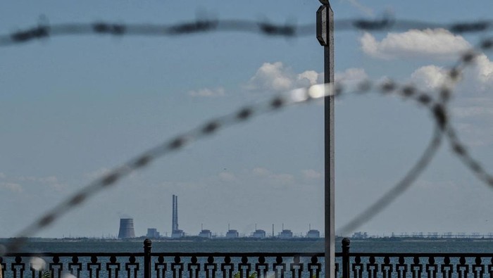 Zaporizhzhia Nuclear Power Plant is seen from an embankment of the Dnipro river in the town of Nikopol, as Russias attack on Ukraine continues, in Dnipropetrovsk region, Ukraine July 20, 2022. REUTERS/Dmytro Smolienko