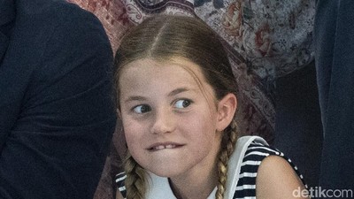 Momen Perdana Putri Charlotte Nonton Lomba Renang, Ekspresinya Jadi Sorotan
