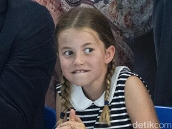 Momen Perdana Putri Charlotte Nonton Lomba Renang, Ekspresinya Jadi Sorotan