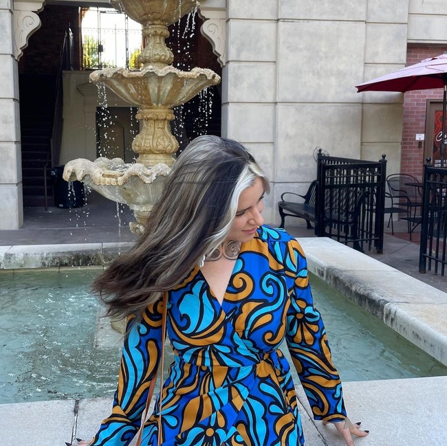 Jika kamu melihat aku melempar sesuatu ke tempat sampah maka itu adalah red flag karena aku biasanya menyimpan itu di tasku untuk dijual lagi, katanya dalam sebuah konten di TikTok.Foto: Instagram Rebekka Blue