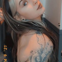 Meski aneh, Rebekka Blue bangga bisa menjadi miliuner karena bisnisnya. Dulu ia hanya bisa menghasilkan $50 (Rp 743 ribuan) setiap minggu dan 10 tahun kemudian ia punya uang lebih dari $1 juta (Rp 14 miliaran).Foto: Instagram Rebekka Blue